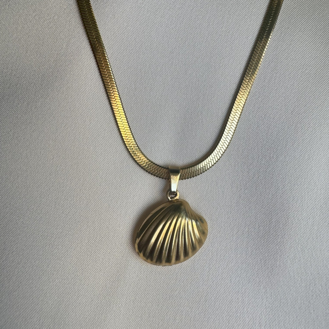 Golden Shell Necklace